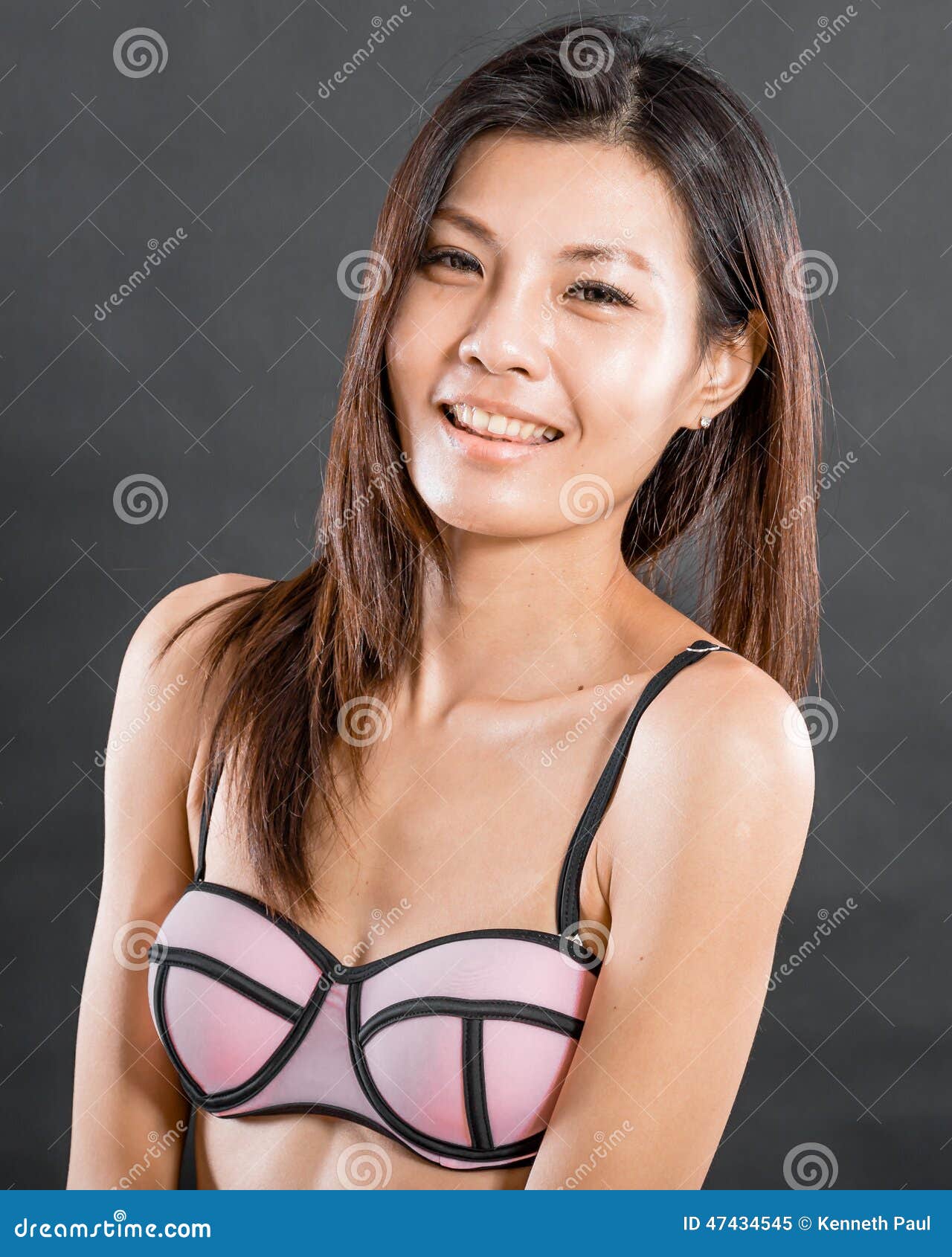 Ropa Interior Que Lleva De La Mujer China Imagen de archivo - Imagen de  bikini, underwear: 47434545