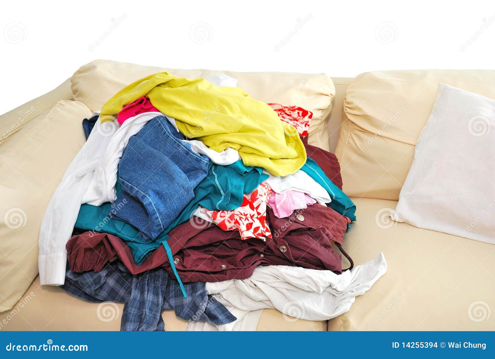 Ropa sucia el sofá foto archivo. Imagen lifestyle - 14255394