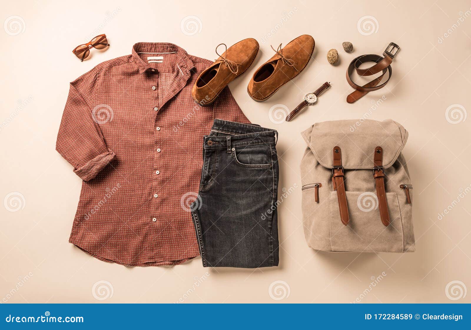 Ropa Y Accesorios Para Hombres - Ropa Para Turistas O Viajeros Ocasionales  Imagen de archivo - Imagen de camisa, muchacho: 172284589