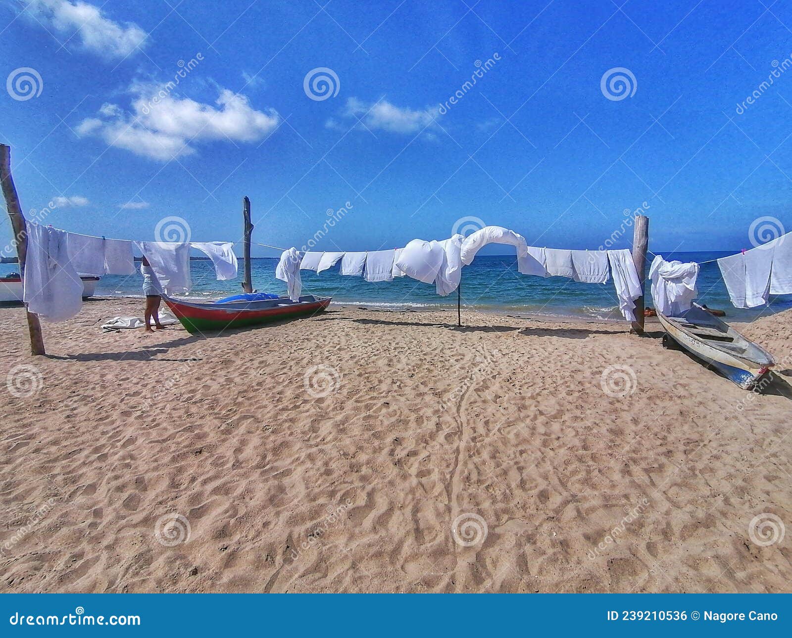 ropas secÃÂ¡ndose en el mar en la playa de rincon del mar en el caribe colombiano. san onofre, sucre. colombia "