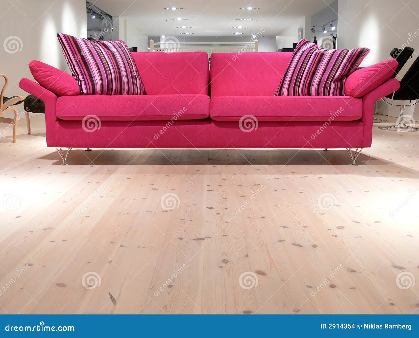 Rosafarbenes Sofa stockfoto. Bild von bequem, sitzung 2914354