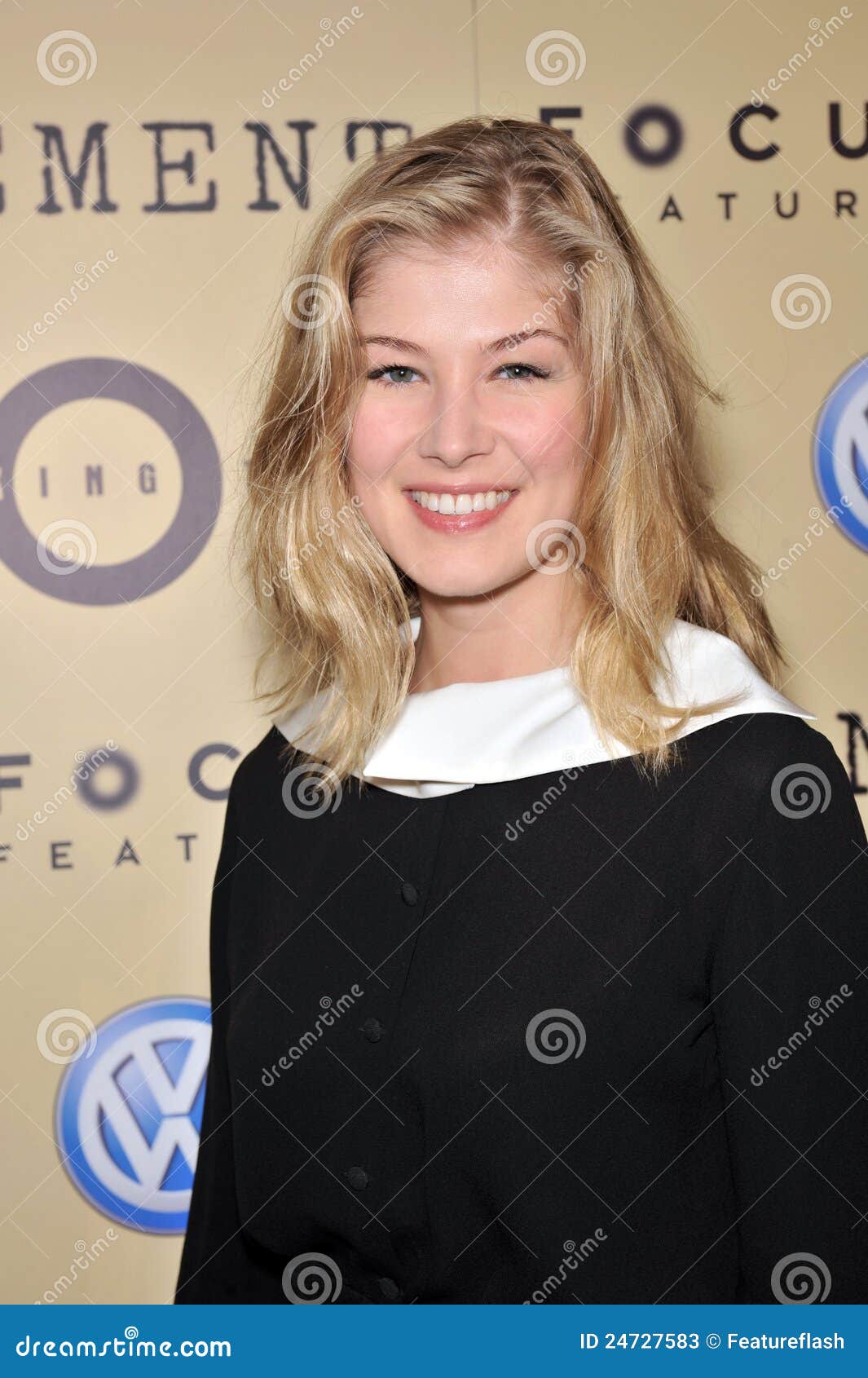 Rosamund Pike editorial stock photo. Image of hills, theatre - 24727583