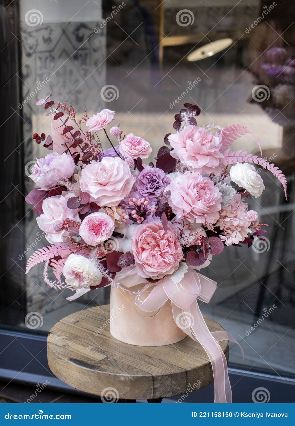 Rosas Conservadas Com Ramos De Flores Secas. Flor Eterna De Rosa  Estabilizada Para Sempre. Lindas Flores. Foto de Stock - Imagem de  valentina, interior: 221158150