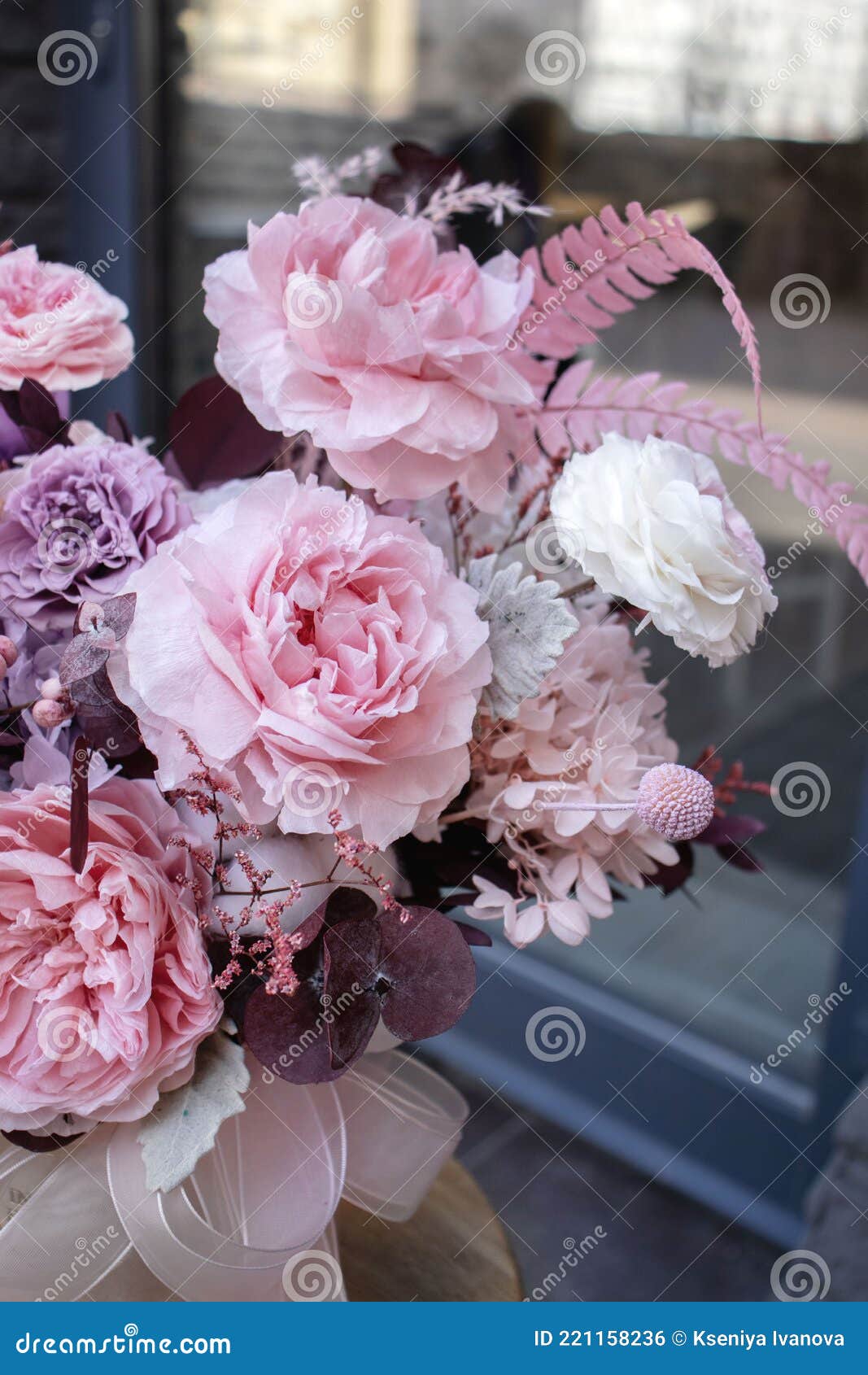 Rosas Conservadas Com Ramos De Flores Secas. Flor Eterna De Rosa  Estabilizada Para Sempre. Lindas Flores. Foto de Stock - Imagem de noiva,  isolado: 221158236