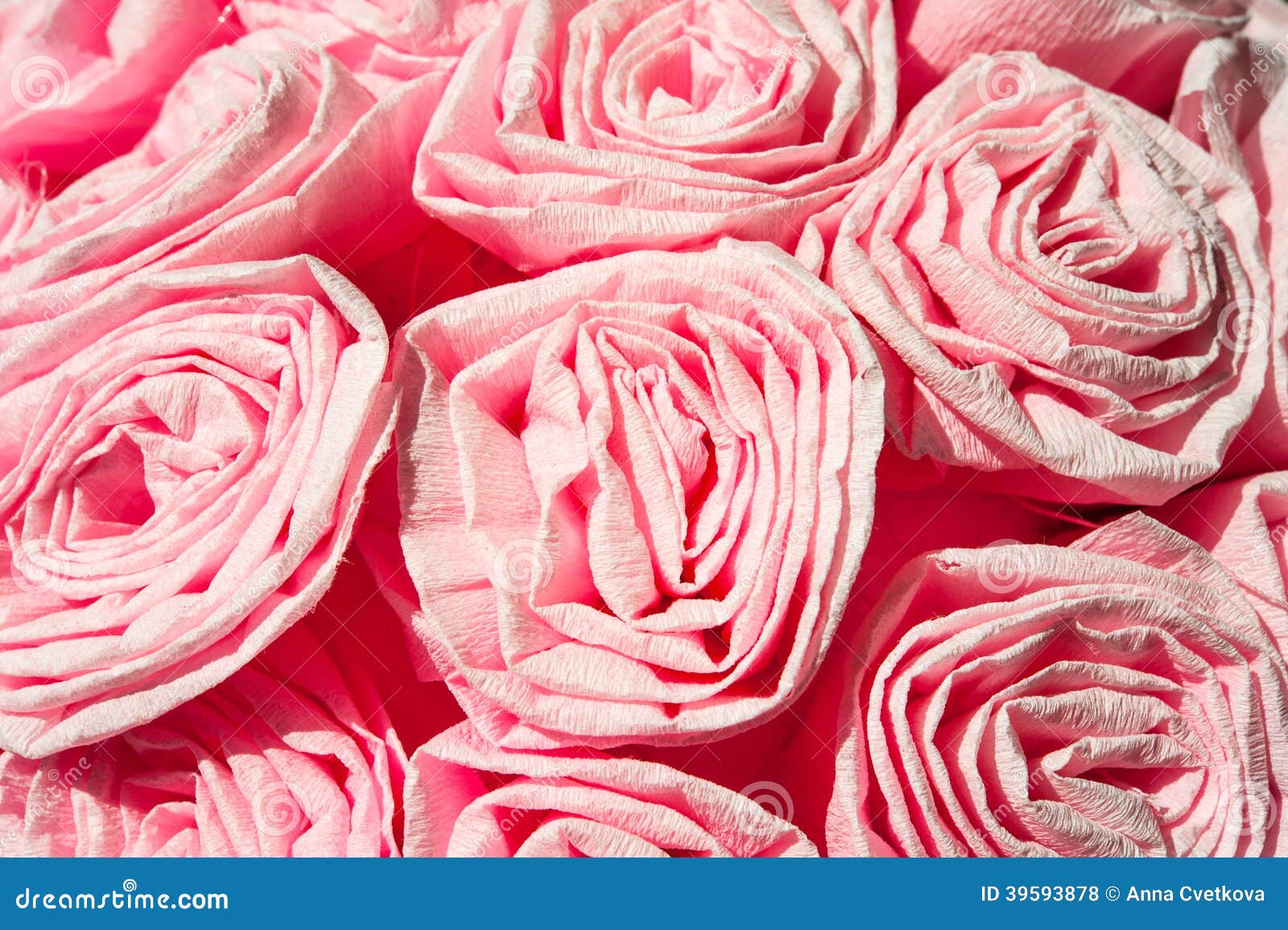 Rosas Cor-de-rosa Do Papel Crepom. Flores Decorativas. Close Up. Foto de  Stock - Imagem de flor, material: 39593878