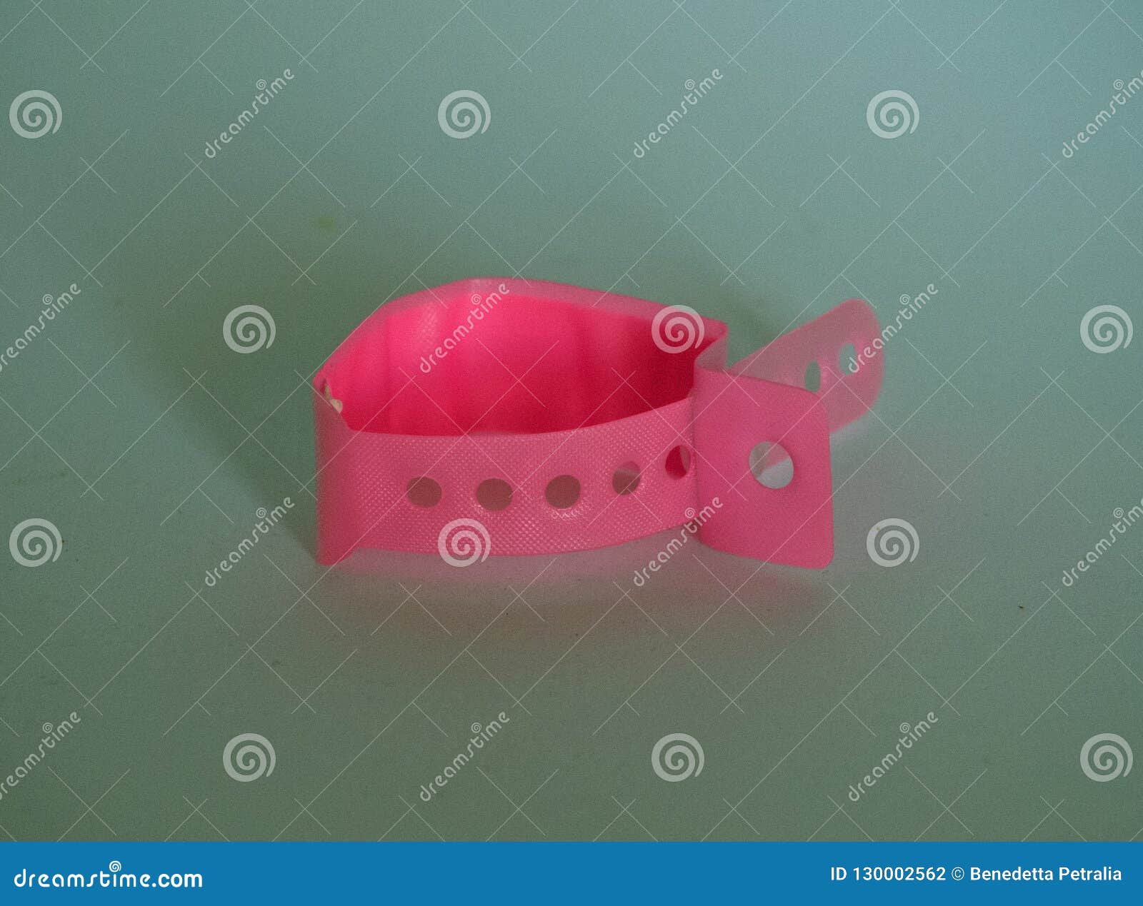 Rose De Bracelet De Naissance Pour Un Bebe Photo Stock Image Du Interieur Cheri Rose De Bracelet De Naissance Pour Un Bebe Photo Stock Image Du Interieur Cheri
