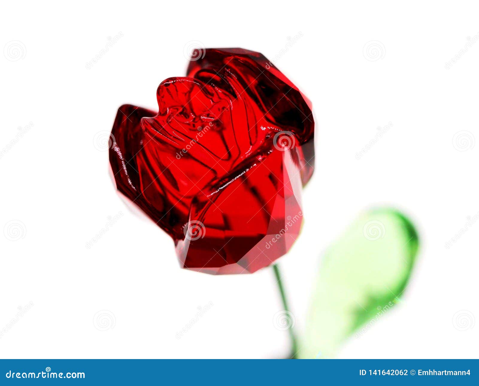 Rose rouge en cristal photo stock. Image du cristal - 141642062