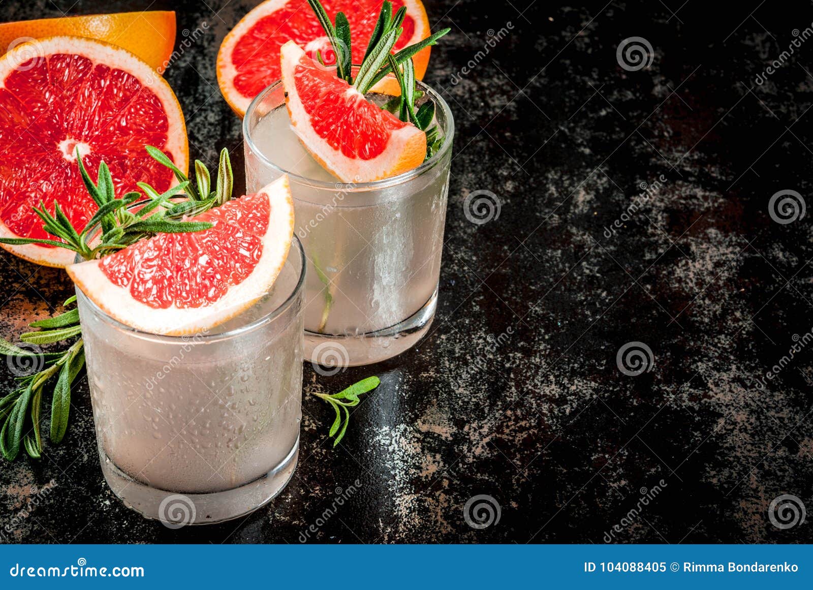 Rosemary, Pomelo Y Gin Cocktail Imagen de archivo Imagen de verano