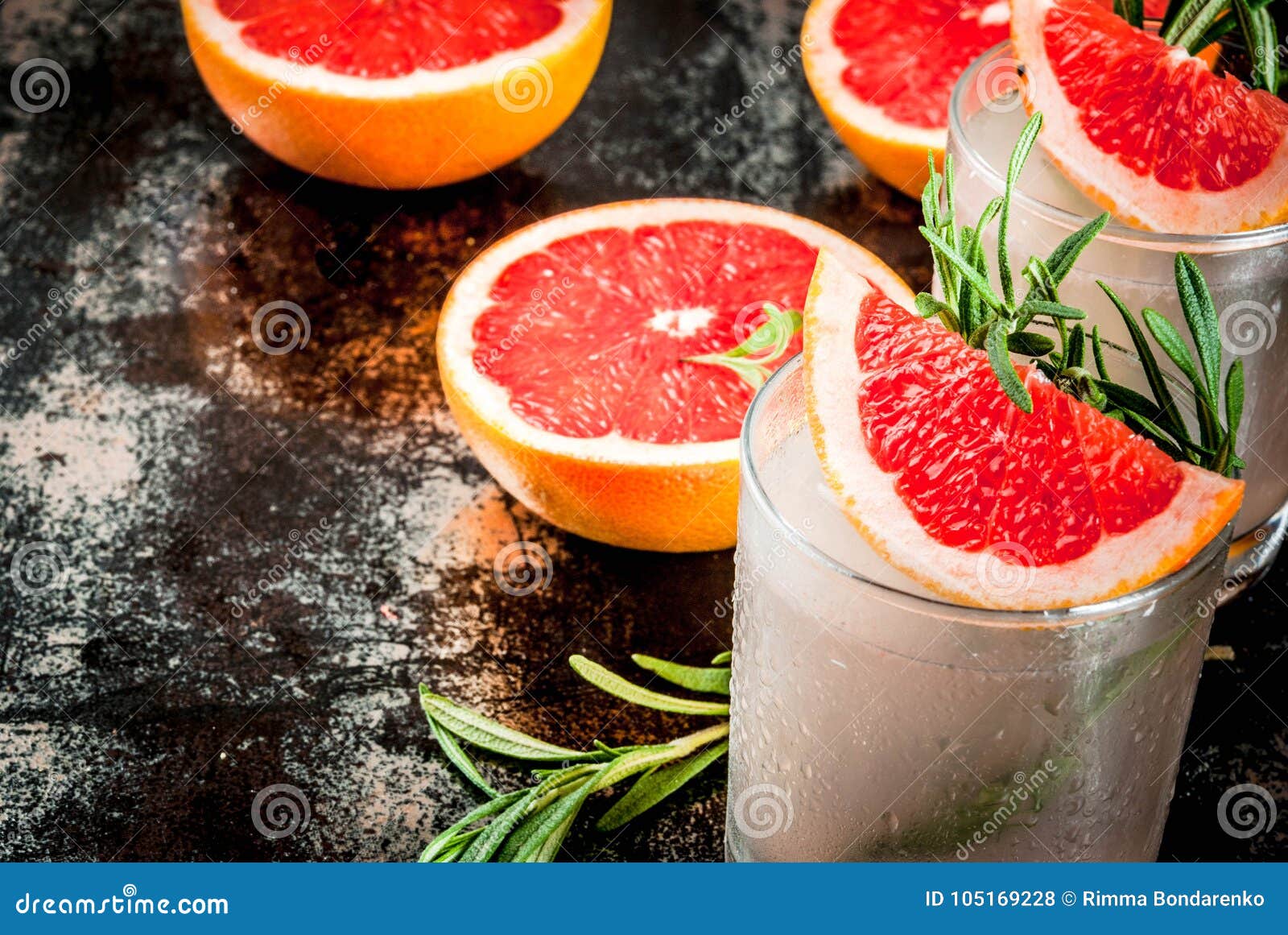 Rosemary, Pomelo Y Gin Cocktail Foto de archivo Imagen de fruta, rojo