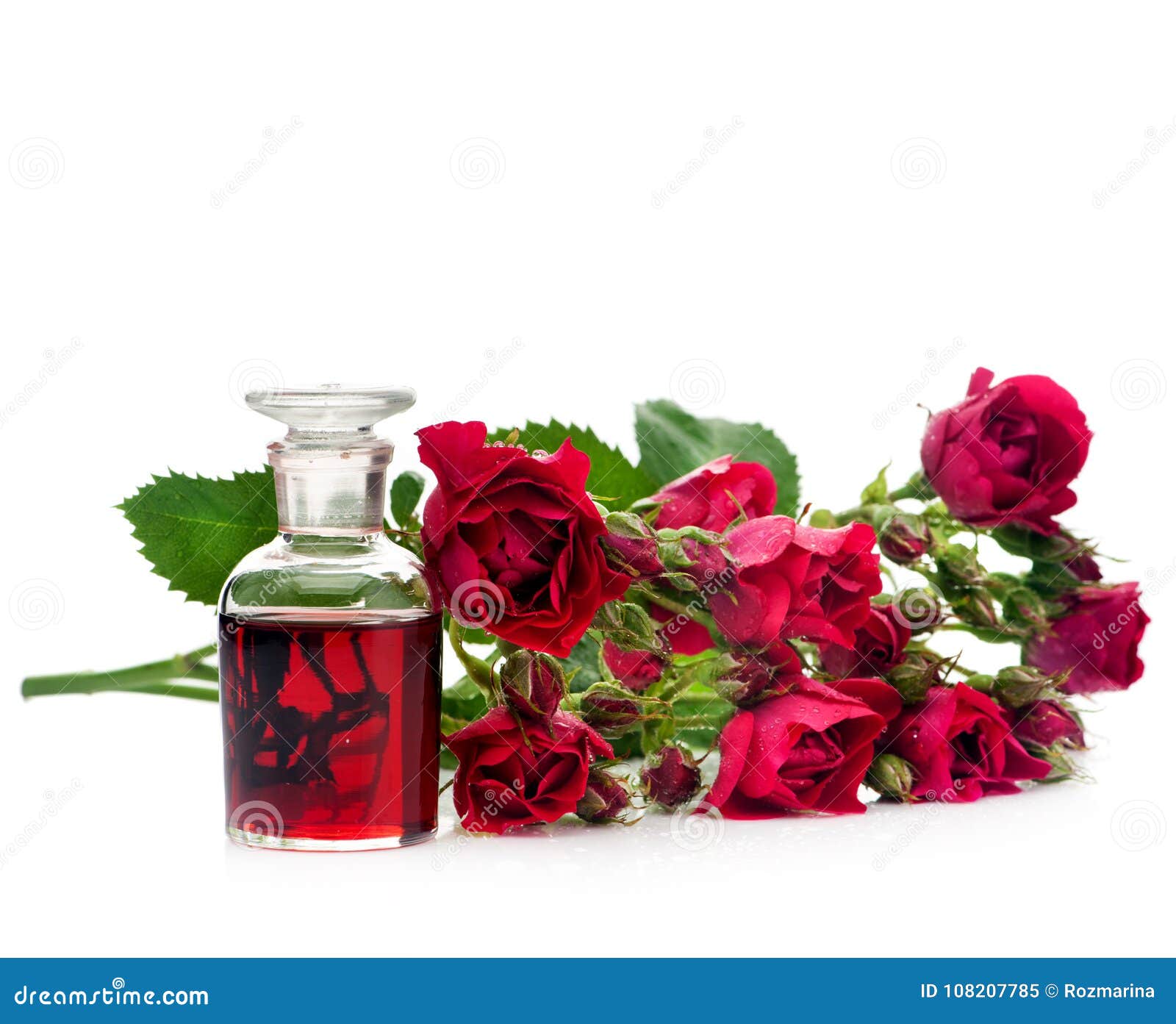 Rosen Atherisches Ol In Einer Glasflasche Und In Den Blumenrosen Stockbild Bild Von Glasflasche Rosen