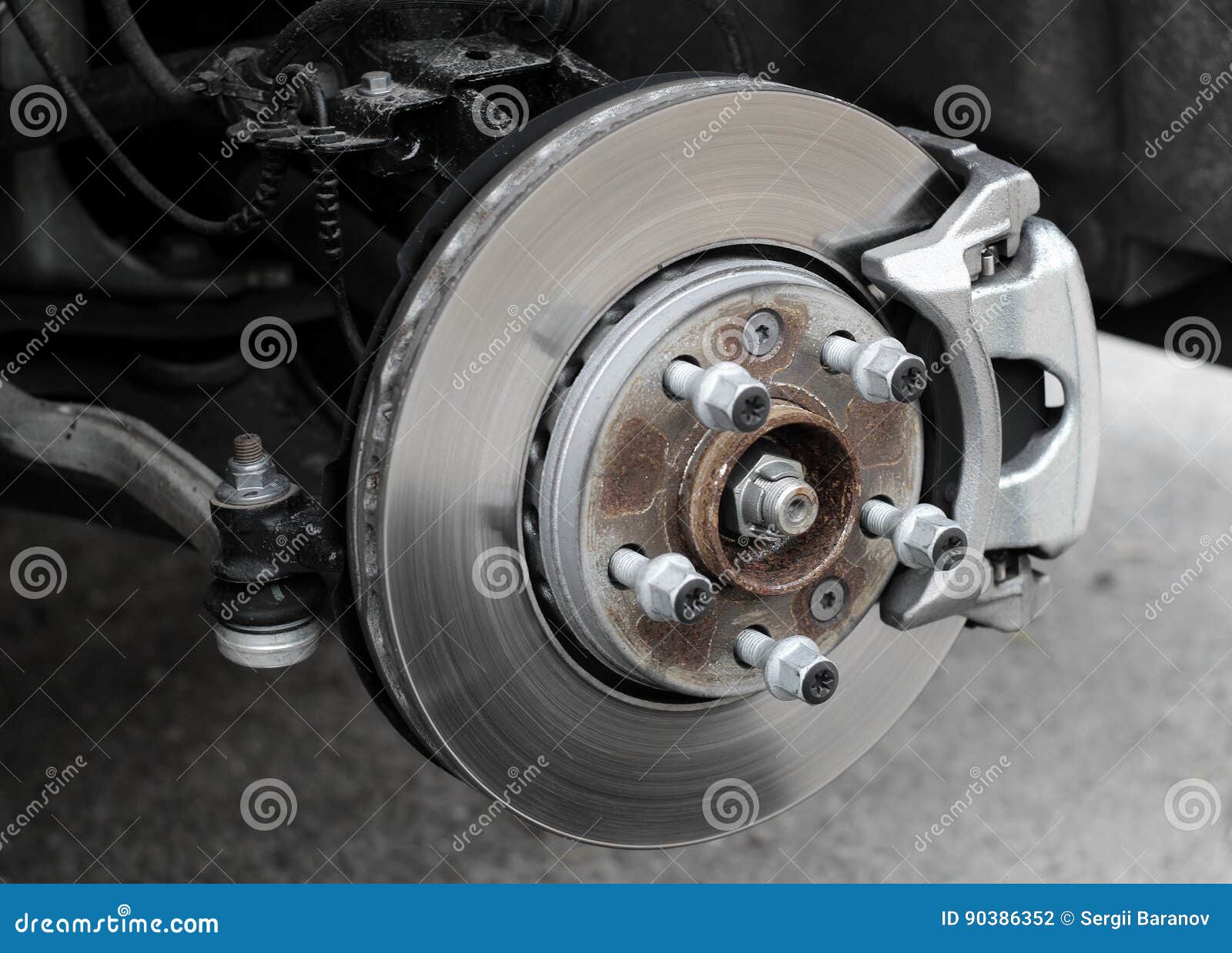 https://thumbs.dreamstime.com/z/rostige-bremsscheibe-auf-dem-auto-der-service-inspektion-90386352.jpg