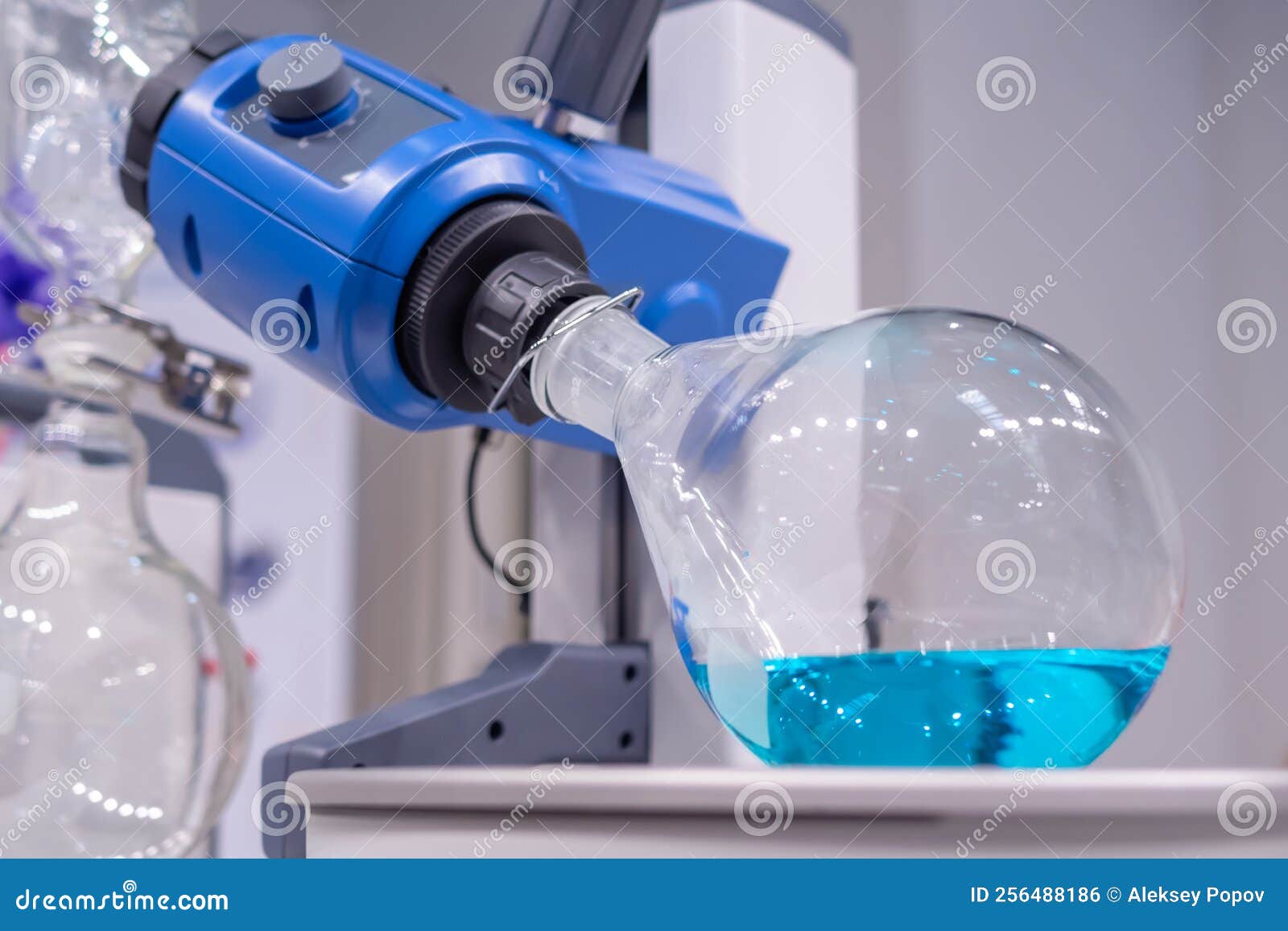 Rotating Laboratory Rotary Evaporator with Solid Material for