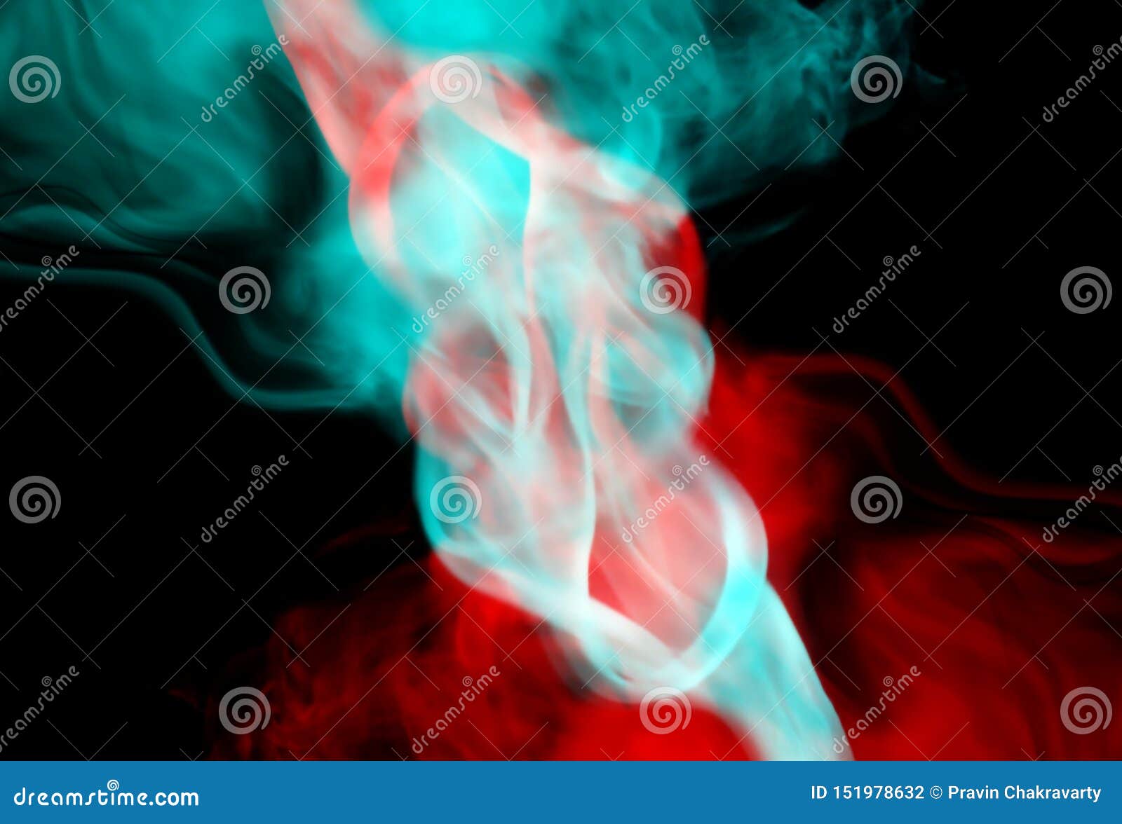 Roter Und Blauer Rauch Auf Einem Schwarzen Hintergrund Stockfoto Bild Von Ruckstand Kurve 151978632