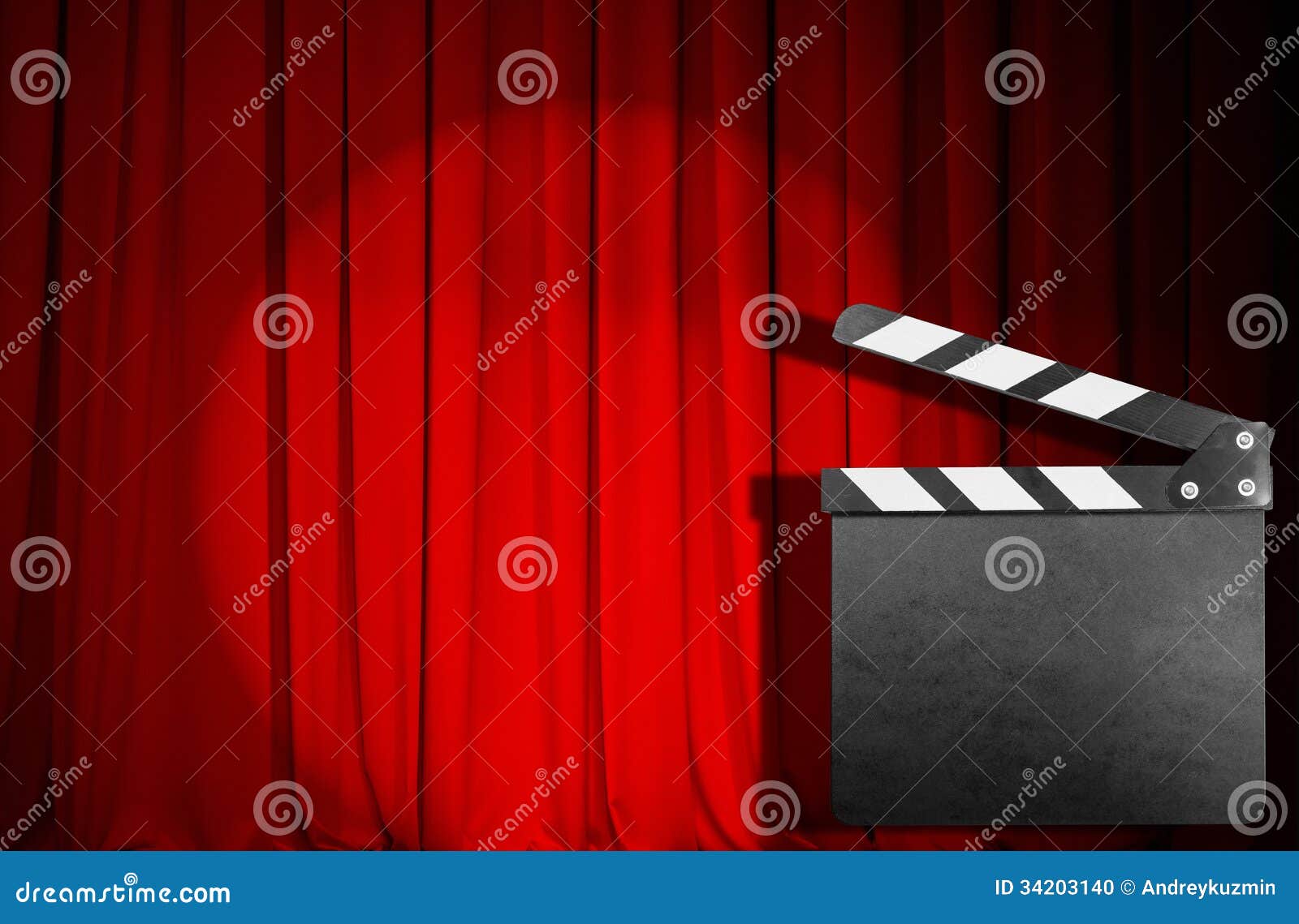 Roter Vorhang Mit Leerem Scharnierventil Stockfoto