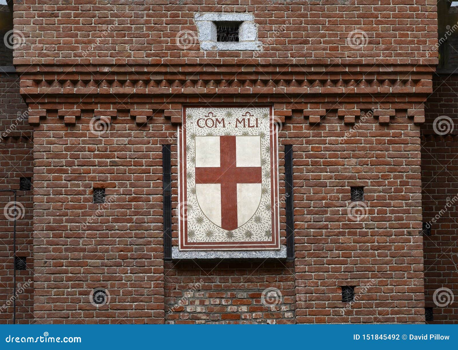 Rotes Kreuz Auf Schild Von St Ambrose Sforza Schloss In Mailand Italien Stockfoto Bild Von Italien Haus