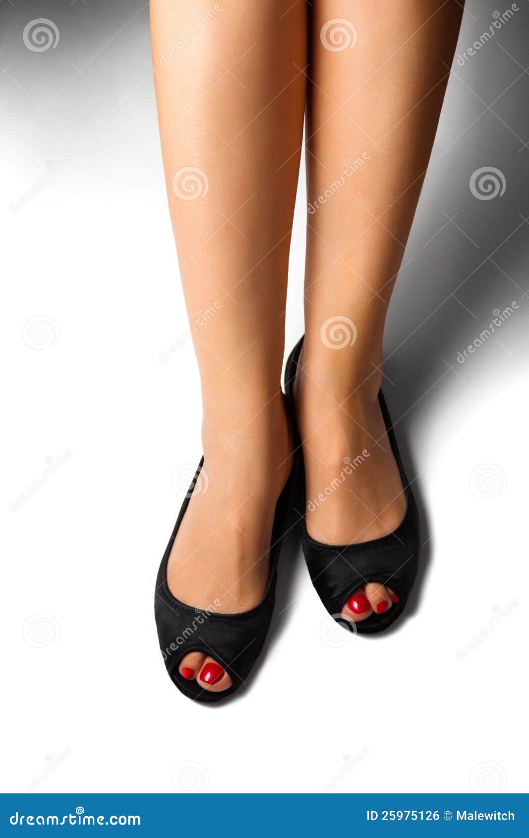 Rotes Pedicure&black Shoes-1 Stockfoto - Bild von menschlich, leute ...