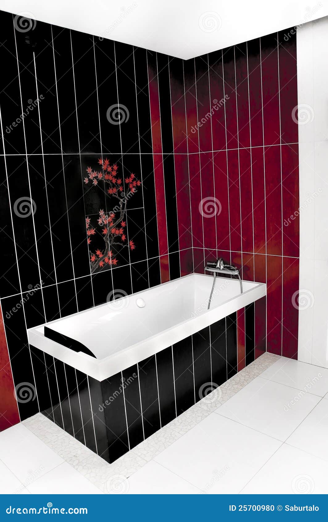 Rotes Und Schwarzes Badezimmer Stockfoto - Bild von schwarzes, rotes