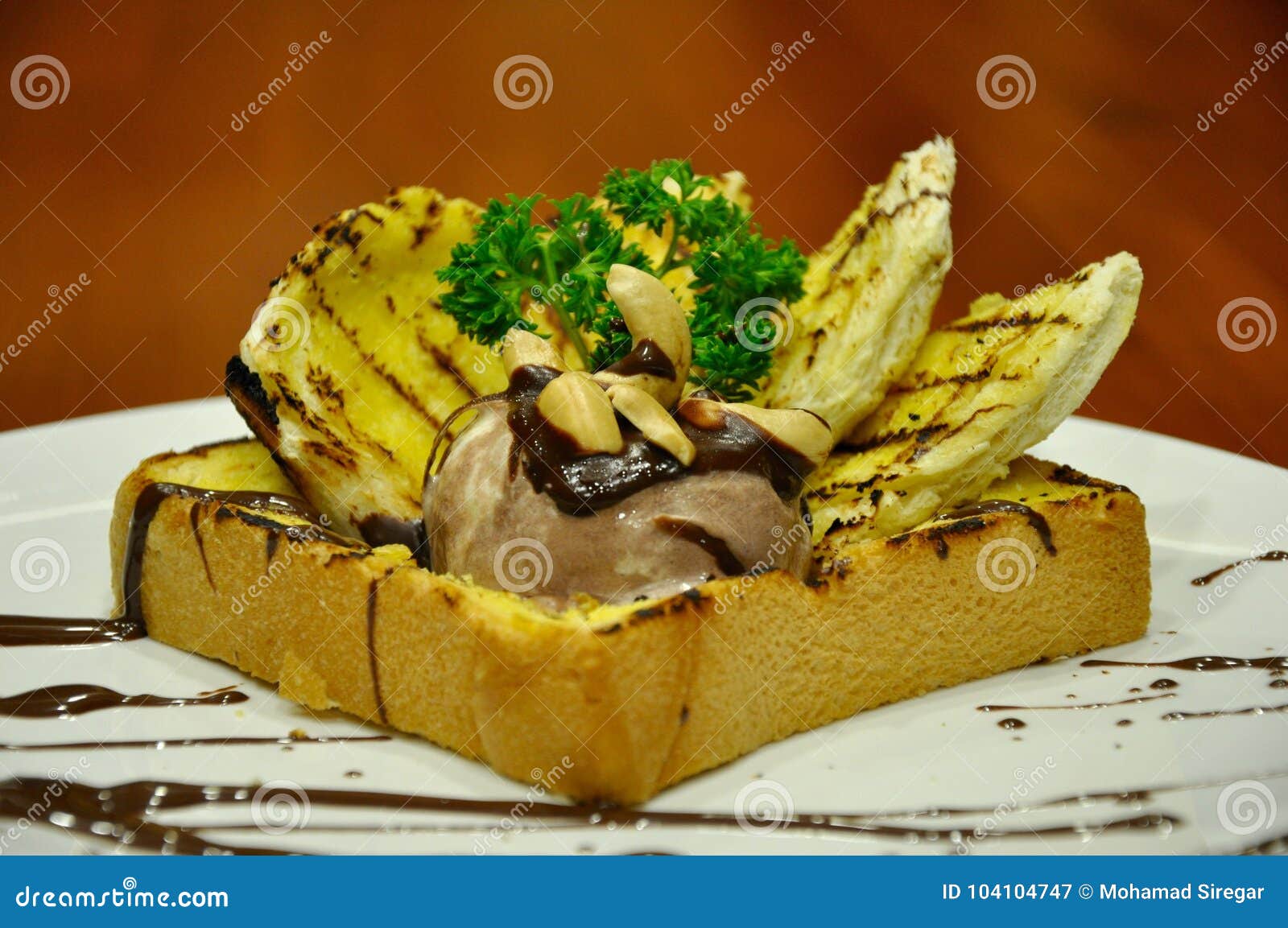 roti bakar kacang mede served with ice cream