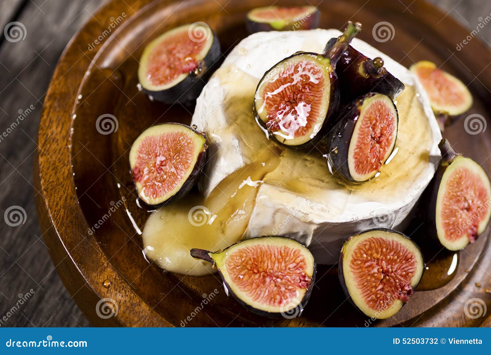 Roue De Brie Cheese Fondue Avec Les Figues Et Le Miel Photo stock