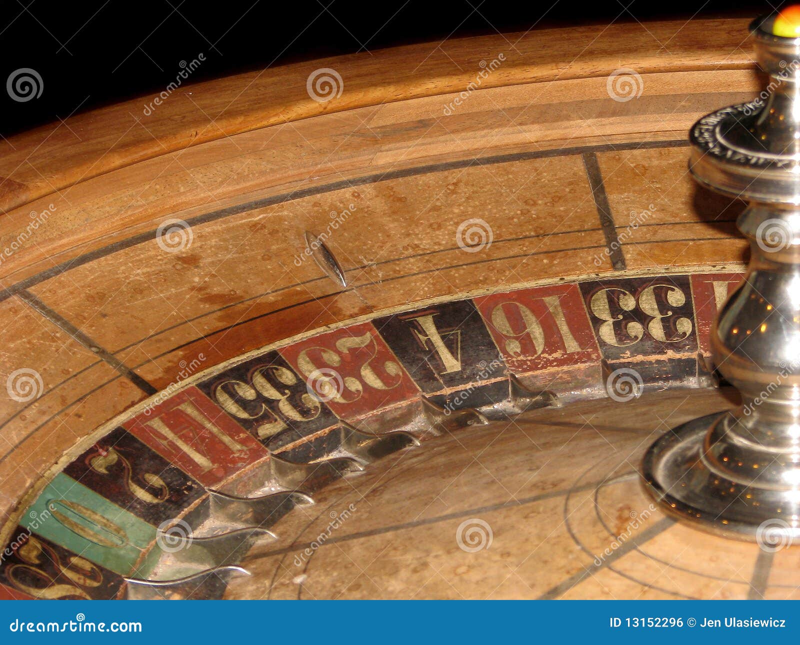 Roulette antique de casino photo stock. Image du vieux 13152296