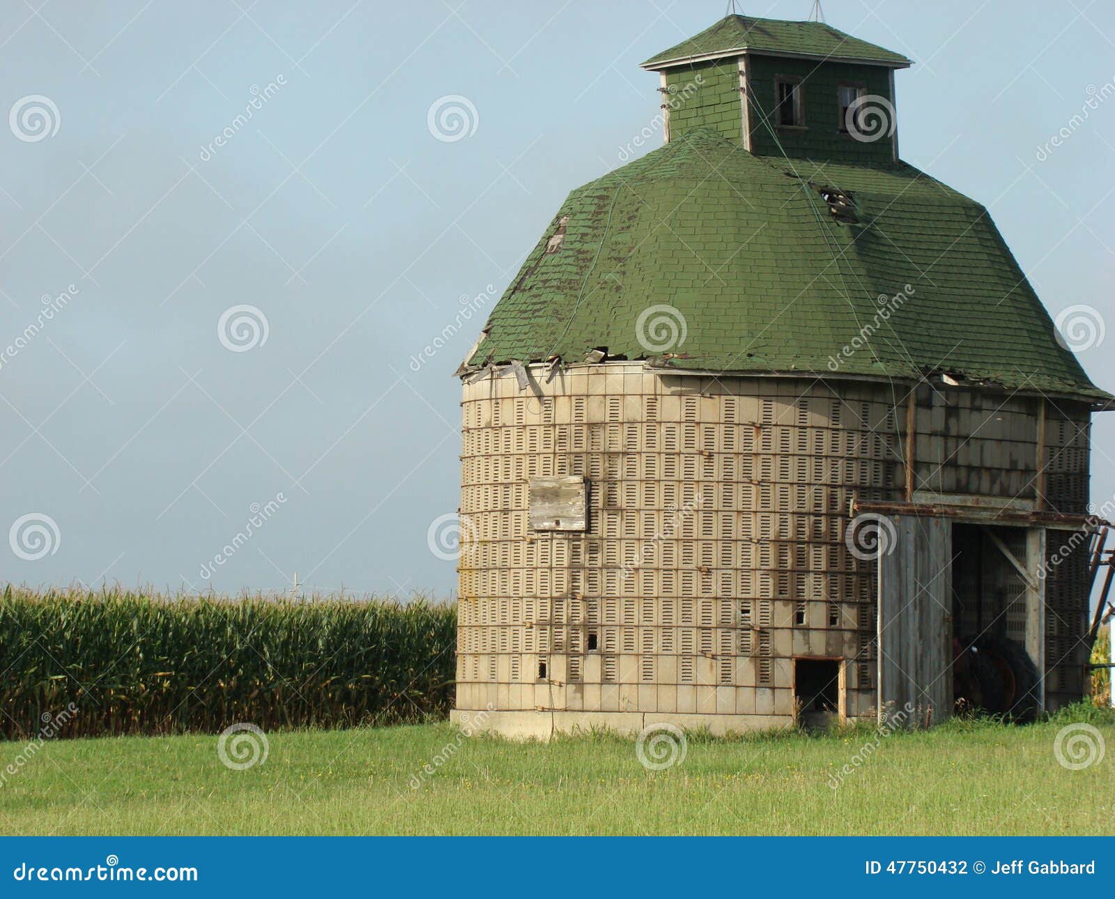 Round corn crib barn stock photo. Image of weathered 47750432