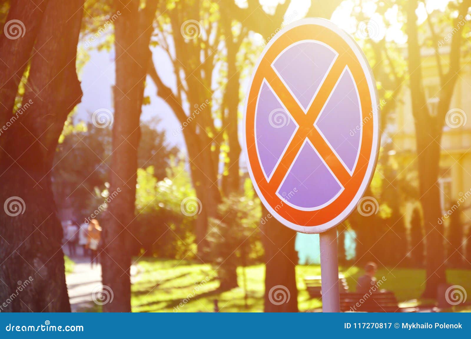 Round Road Sign: Biển báo hình tròn là một trong những biểu tượng truyền tải thông điệp rõ ràng và súc tích trong lưu thông giao thông. Hình ảnh liên quan sẽ mang đến cho bạn sự lựa chọn phù hợp cho các mô hình dự án về đường bộ.