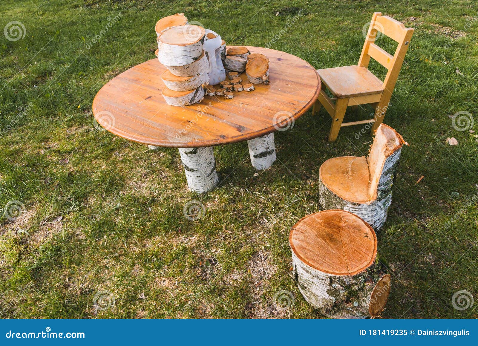A Round Table Of Natural Wood Stock Image - Image of chair, discs: 181419235
