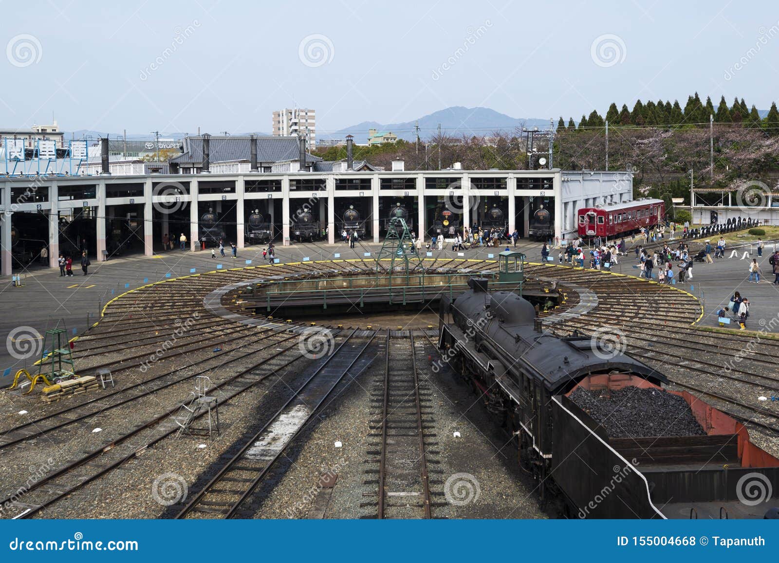 roundhouse-turntable-kyoto-railway-museum-japan-155004668.jpg