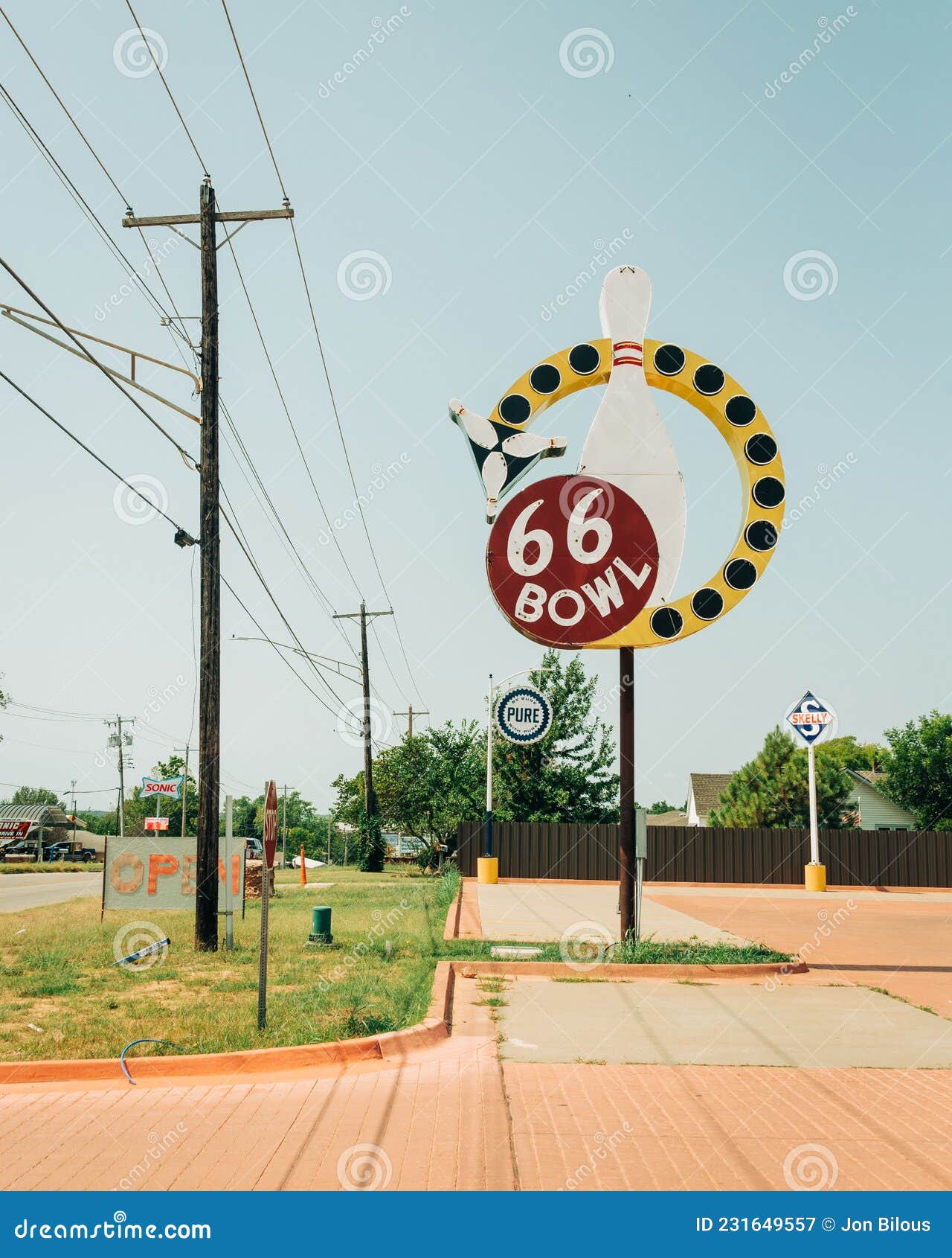 Route 66 Bowl Sign, in Chandler, Oklahoma Editorial Photography Image