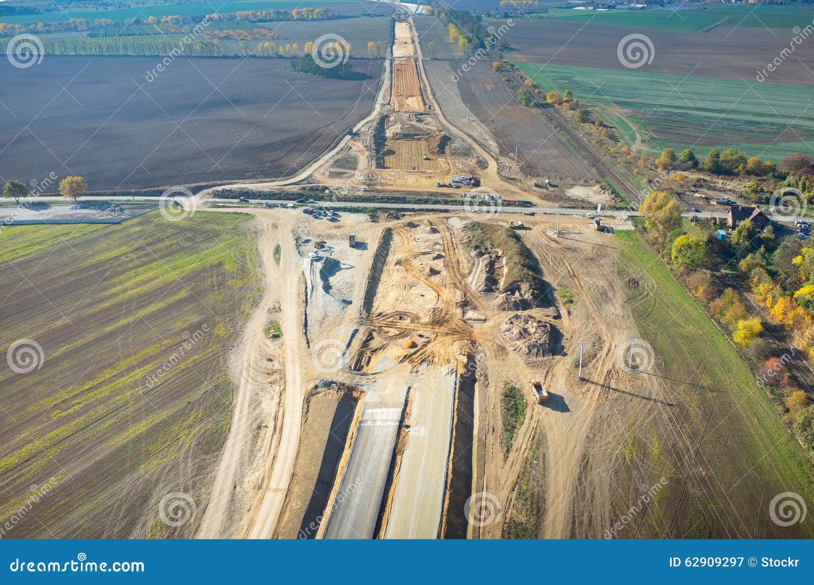 Route en construction image stock. Image du technologie 62909297