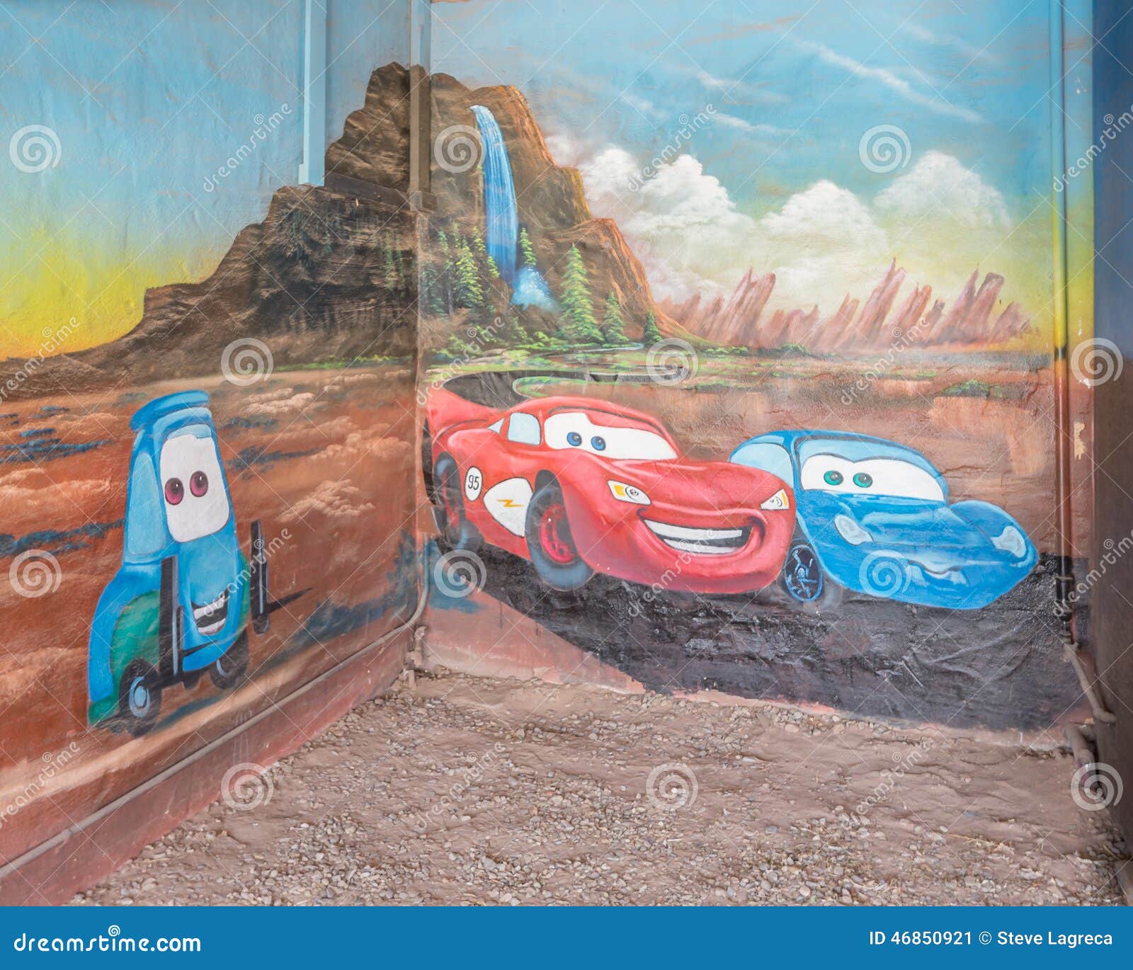 Route 66: Lightning McQueen and Sally Carrera Mural, Blue Swallow Motel,  Tucumcari, NM Editorial Photo - Image of dream, carrera: 46850921