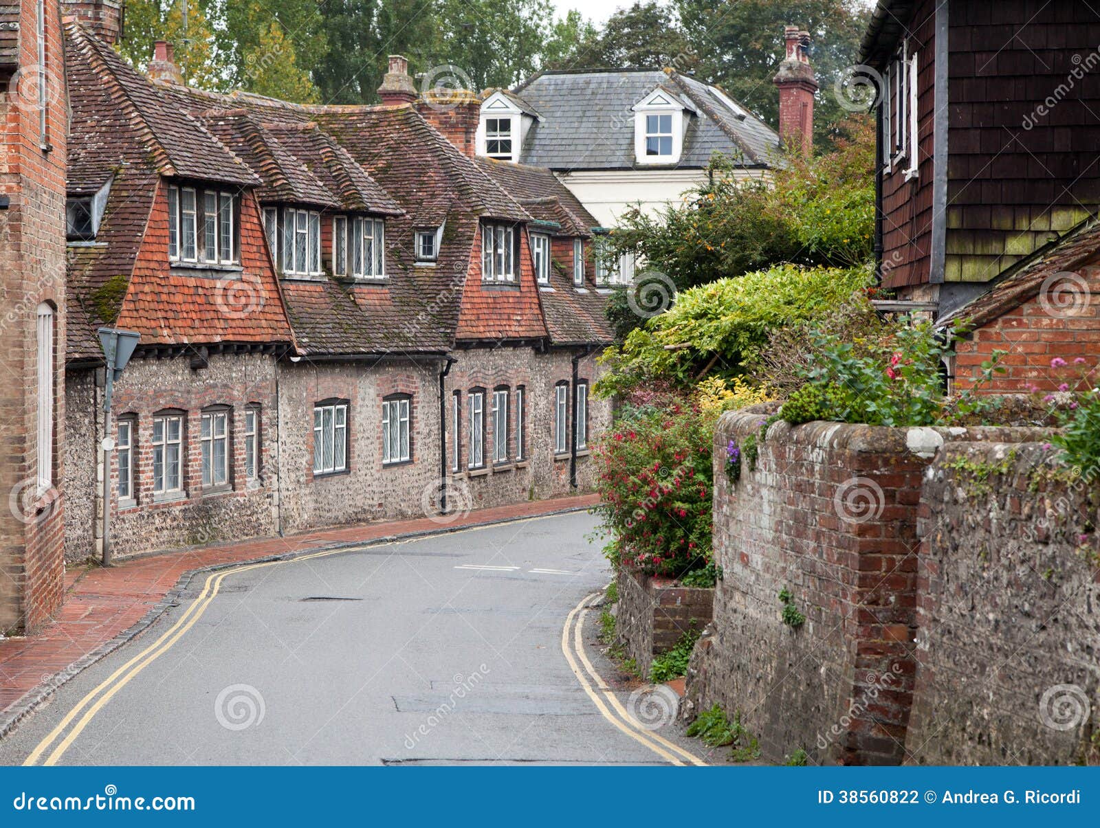 Route Vide Dans Un Village Anglais Traditionnel Photo stock Image du