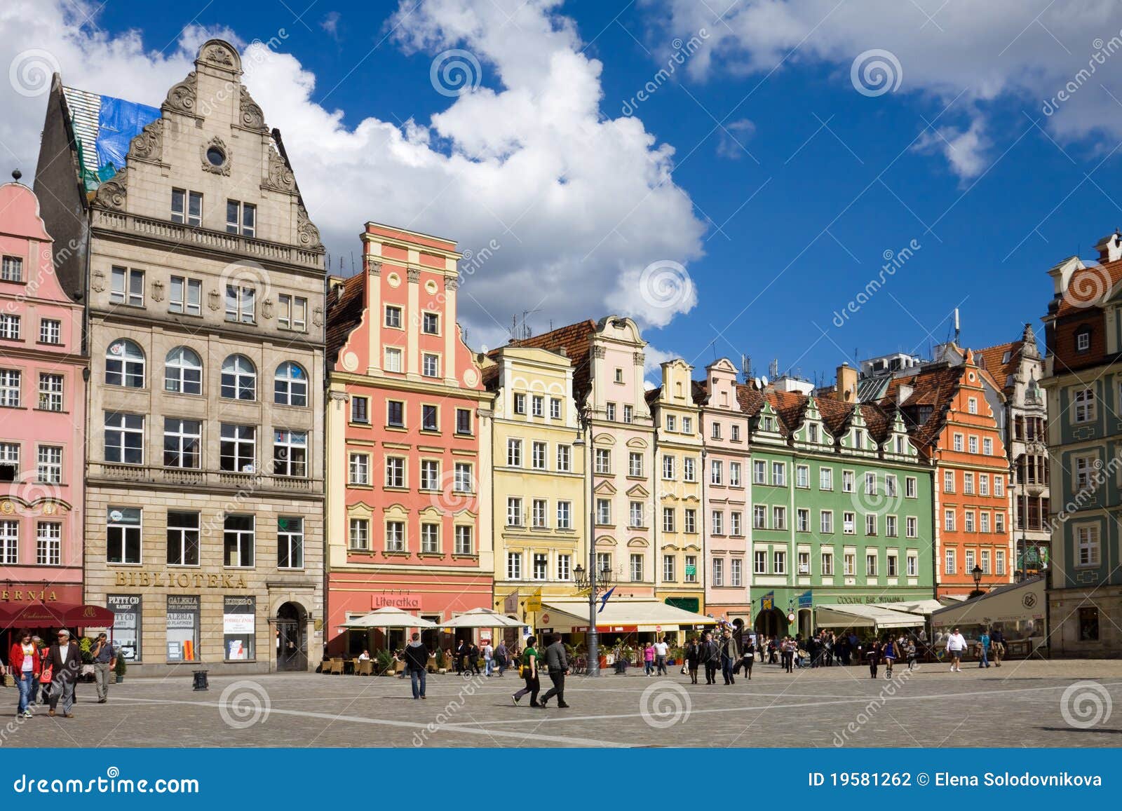 A Row of House on the Market Square in Wroclaw Editorial Photography Image of people