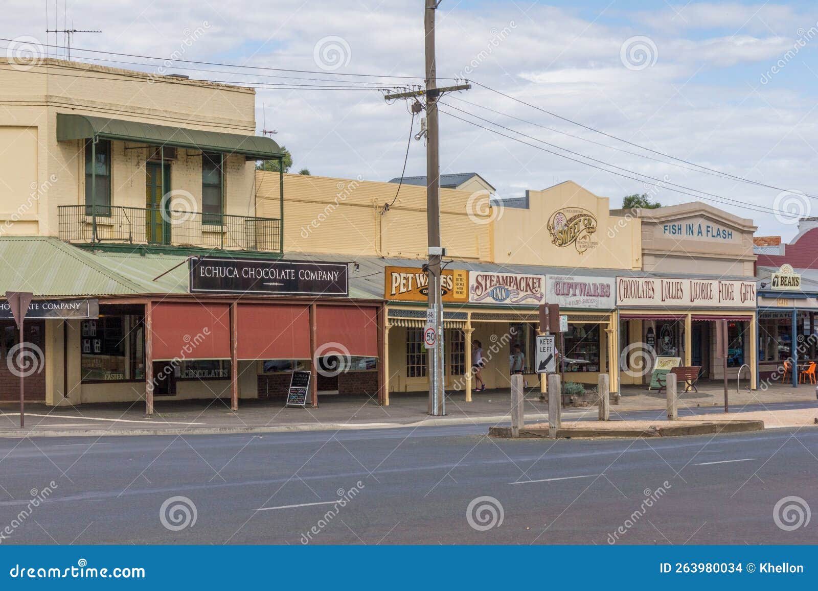 Row of shops editorial stock image. Image of echuca 263980034