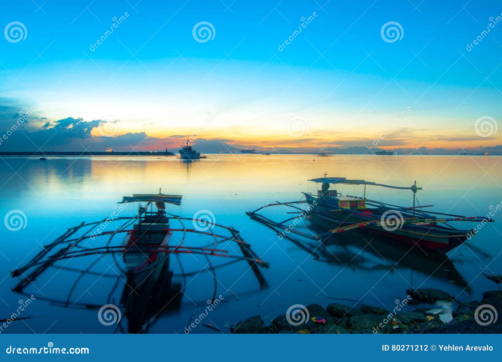 roxas blvd with small boat