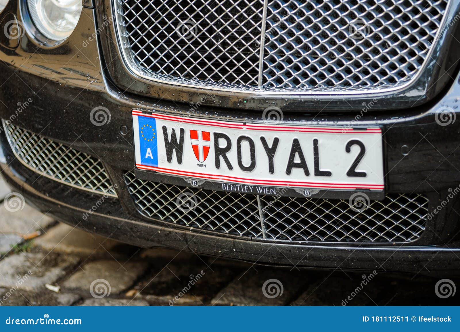Royal Genehmigendes 2 Kennzeichen Auf Luxus-bentley Auto Redaktionelles  Foto - Bild von auslegung, klassisch: 181112511