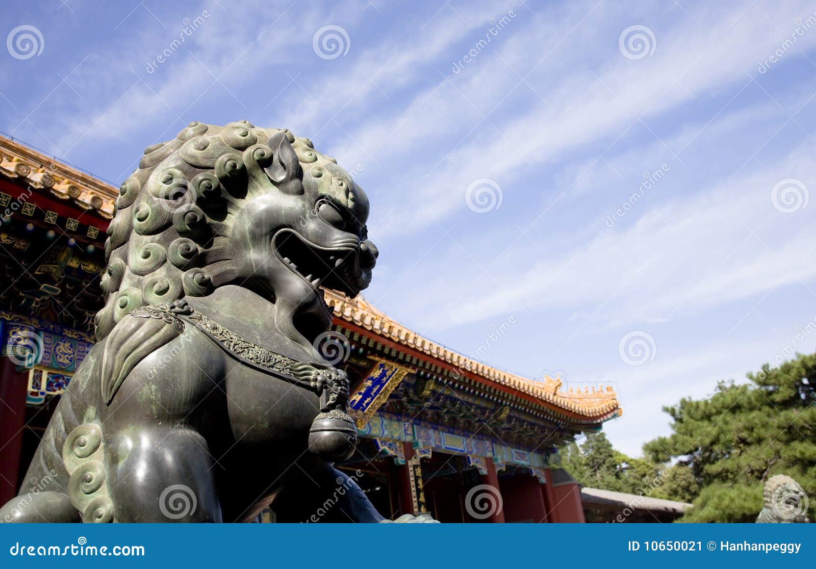 Royal lion statue stock image. Image of cloud, decoration 10650021