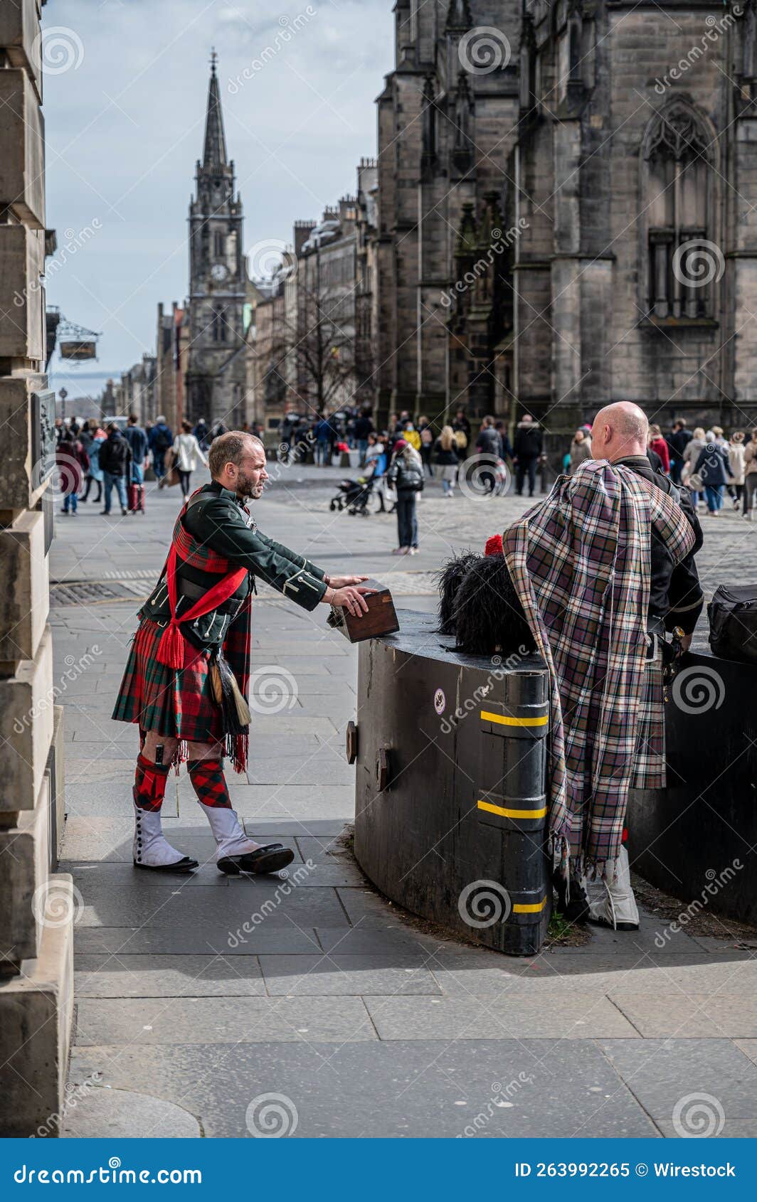 Royal Mile Bagpipe on the Street Editorial Image Image of edinburgh
