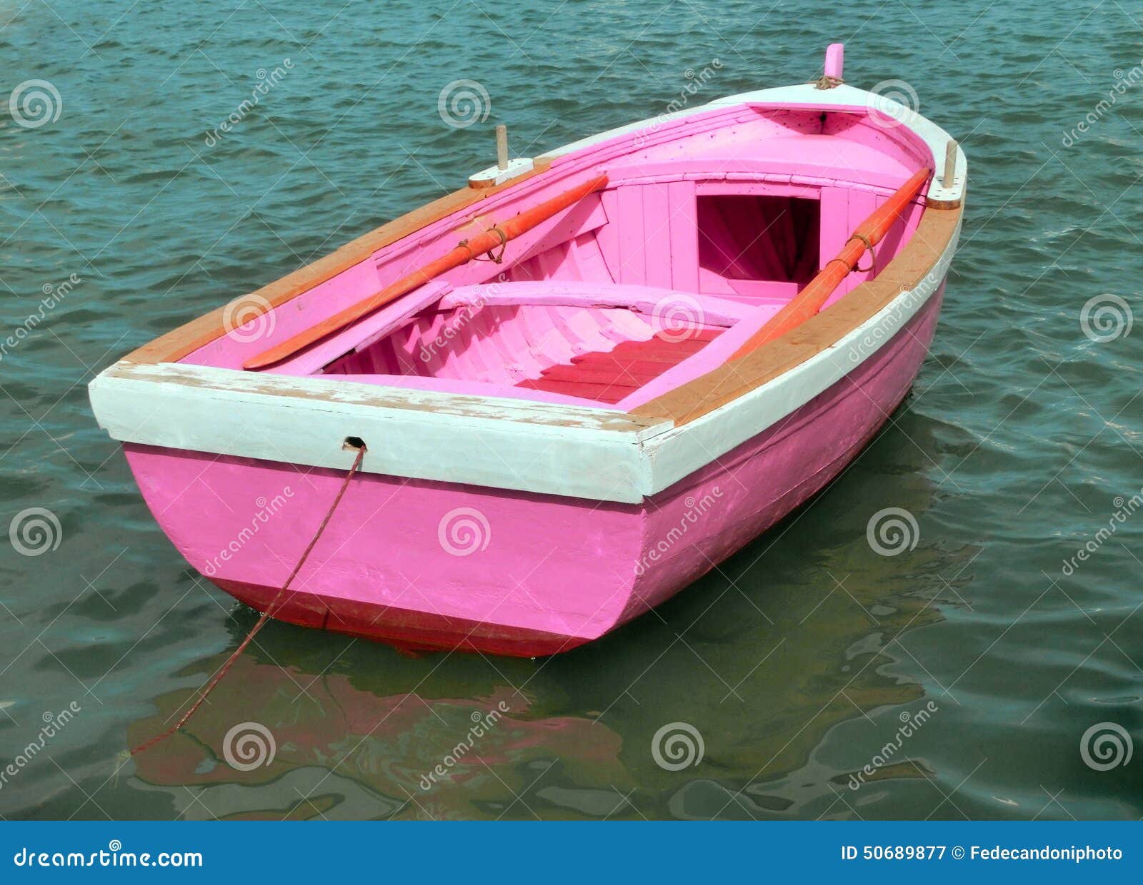 hersenen etiquette stilte Roze Boot in Het Midden Van De Oceaan Stock Afbeelding - Image of visserij,  isoleer: 50689877
