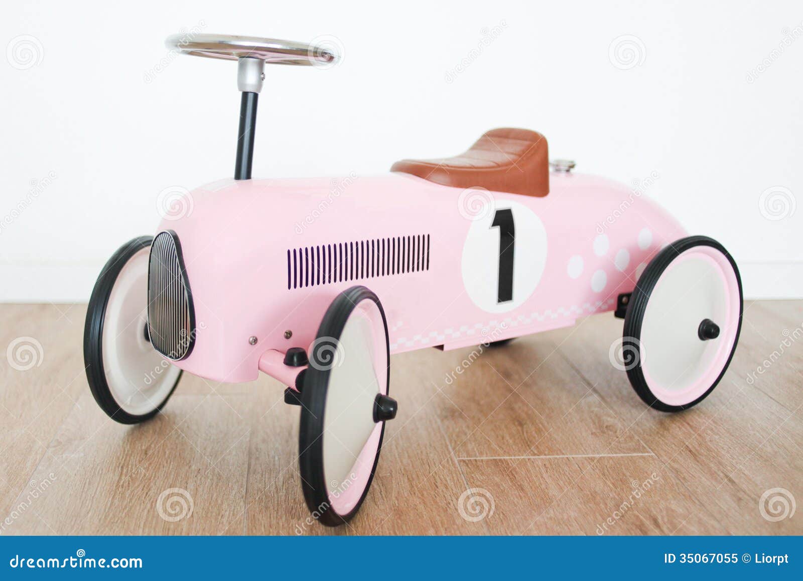 Walging Perforatie Woedend Roze Stuk Speelgoed Auto Voor Meisjes Stock Afbeelding - Image of aantal,  retro: 35067055