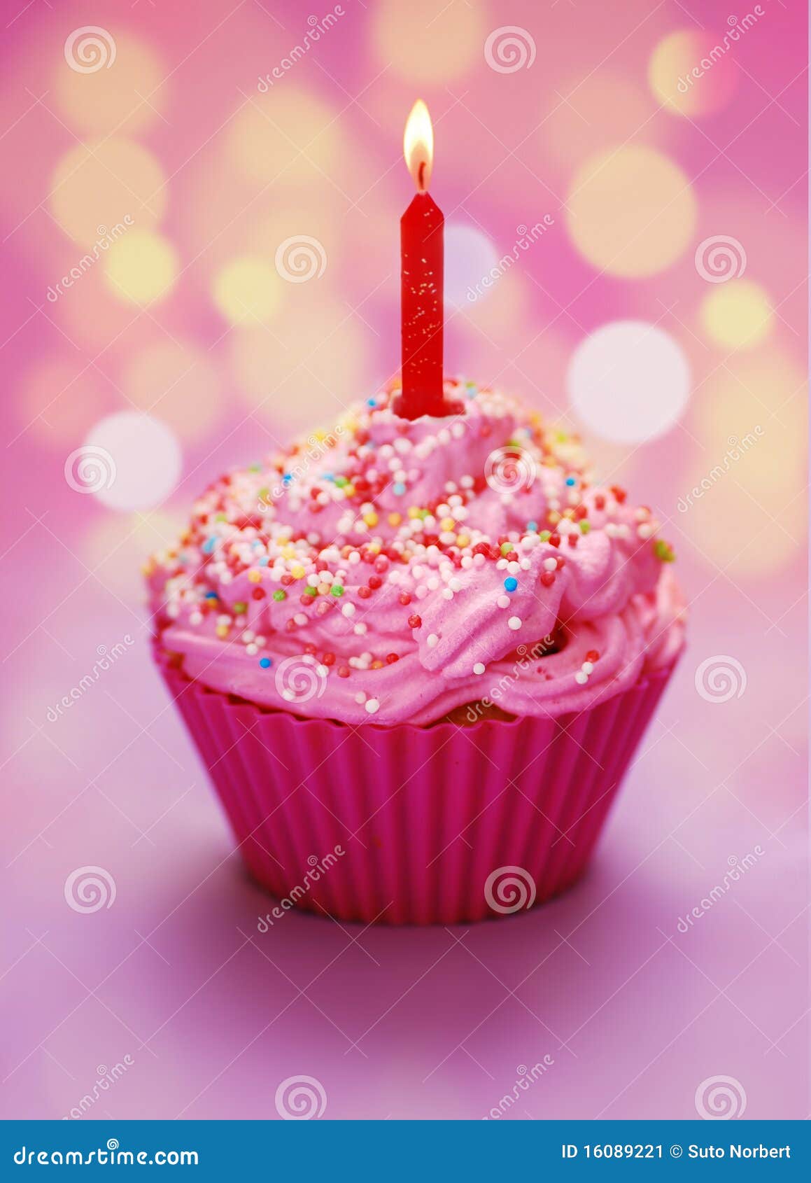 goud Verliefd tong Roze verjaardag cupcake stock afbeelding. Image of berijpt - 16089221