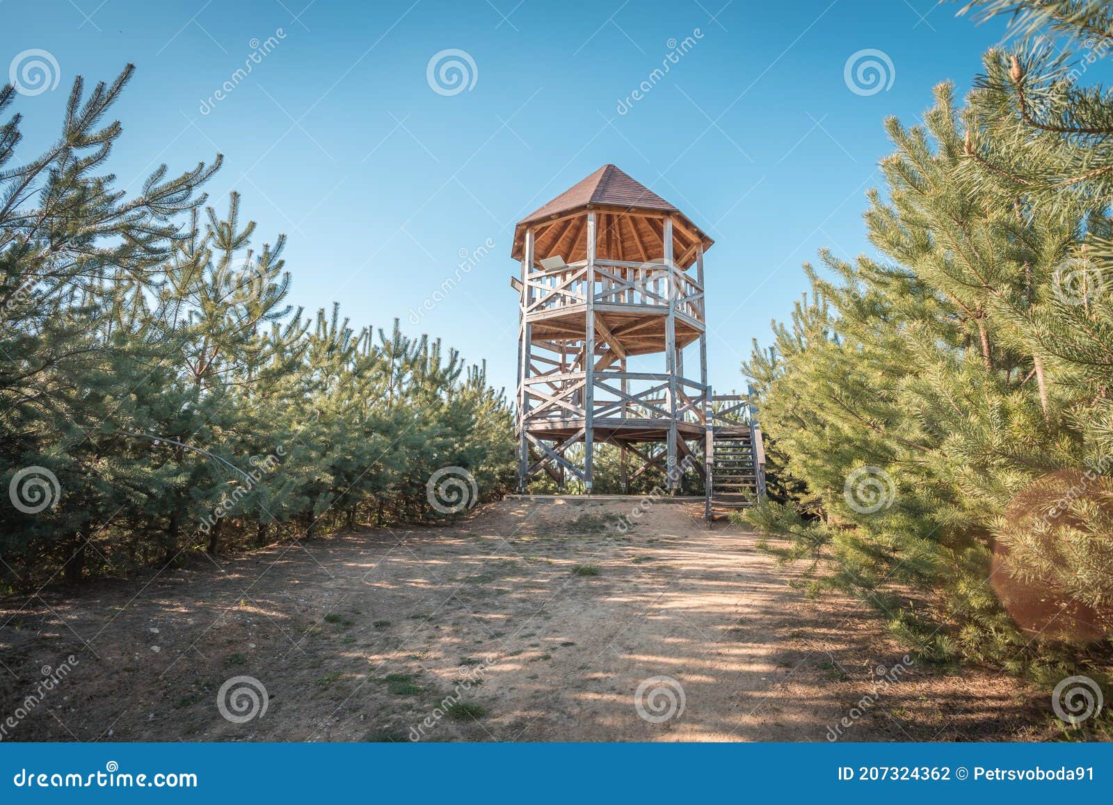 rozhledna kosice is a lookout tower in the forest park ner city chlumec nad cidlinou. it ios made of wood and it is 8m