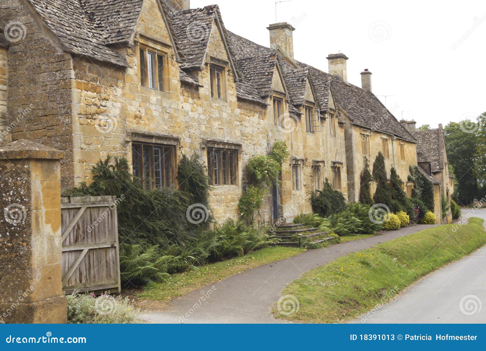 Rua Com Casas De Campo Inglesas Imagem de Stock Imagem de exclusivo