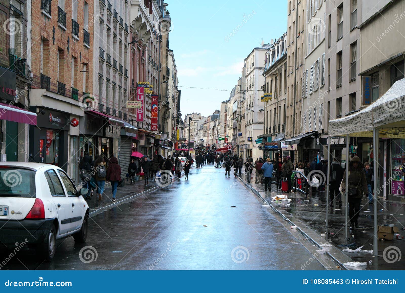 Rua De Rue De La Republique Ou De Republique Em St Denis Foto de Stock