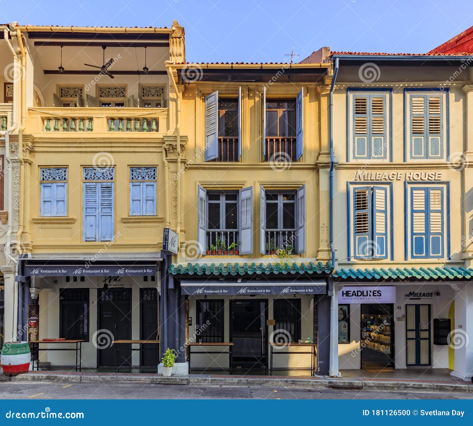 Rua Nobre Do Clube Na Chinatown De Singapore Com Casas Coloridas