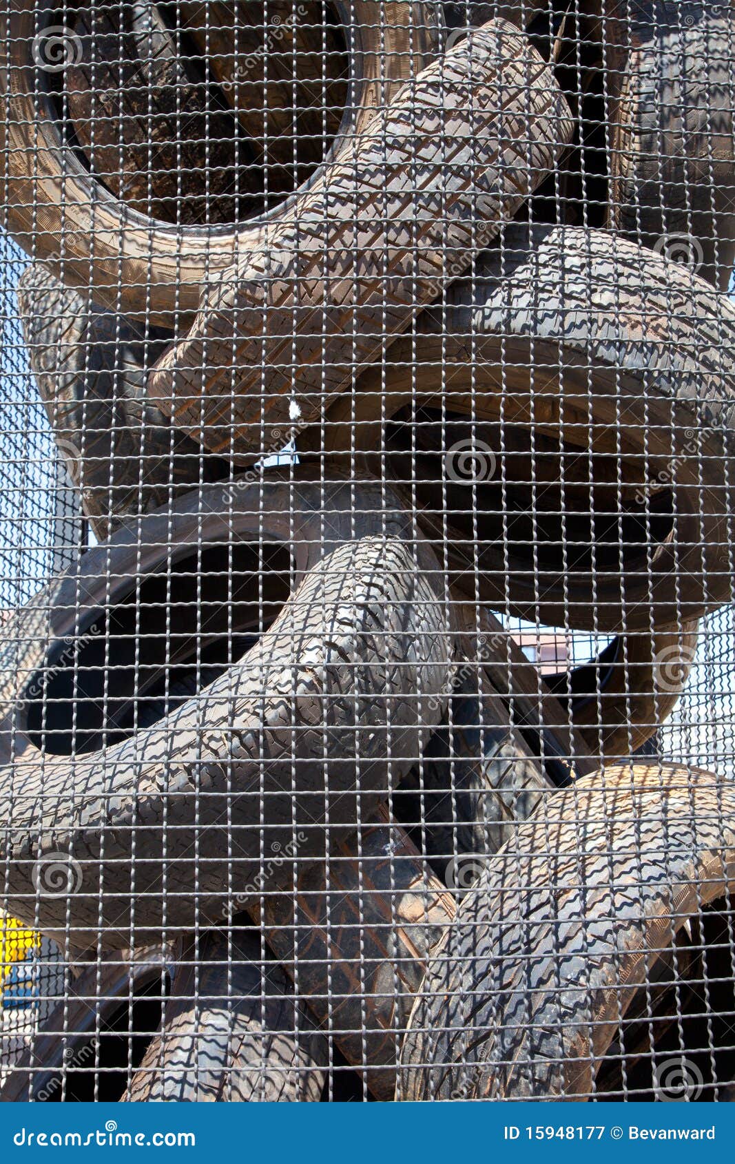 Rubber recycling redactionele fotografie. Image of werf 15948177