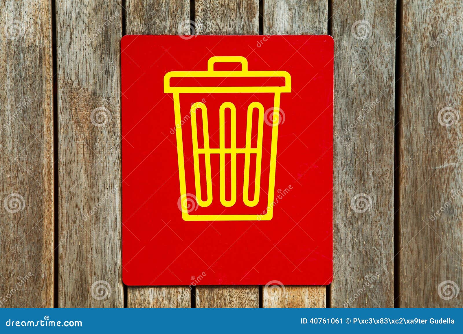 No Rubbish Sign In German, English And Spanish On The Dirty Wall Image Stock Photo