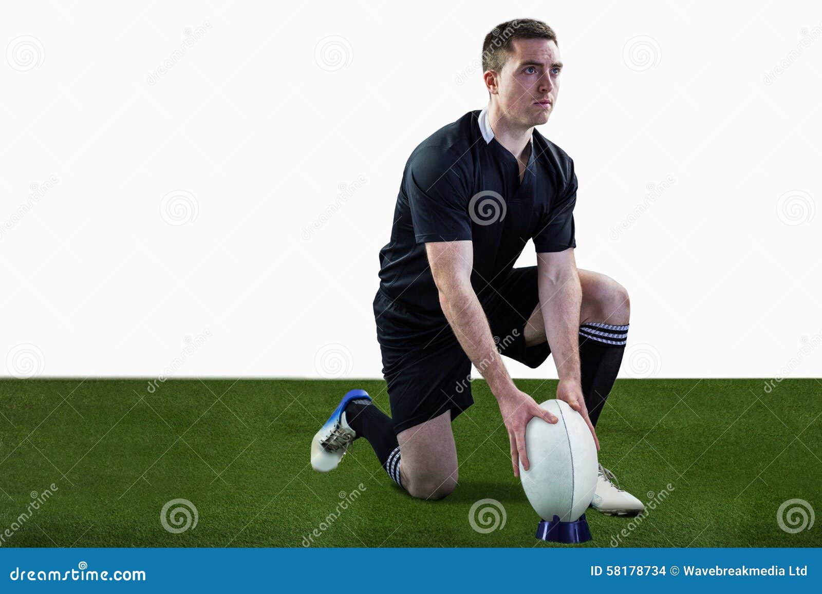 Aandachtige rugbyspeler klaar om een dalingsschop te maken