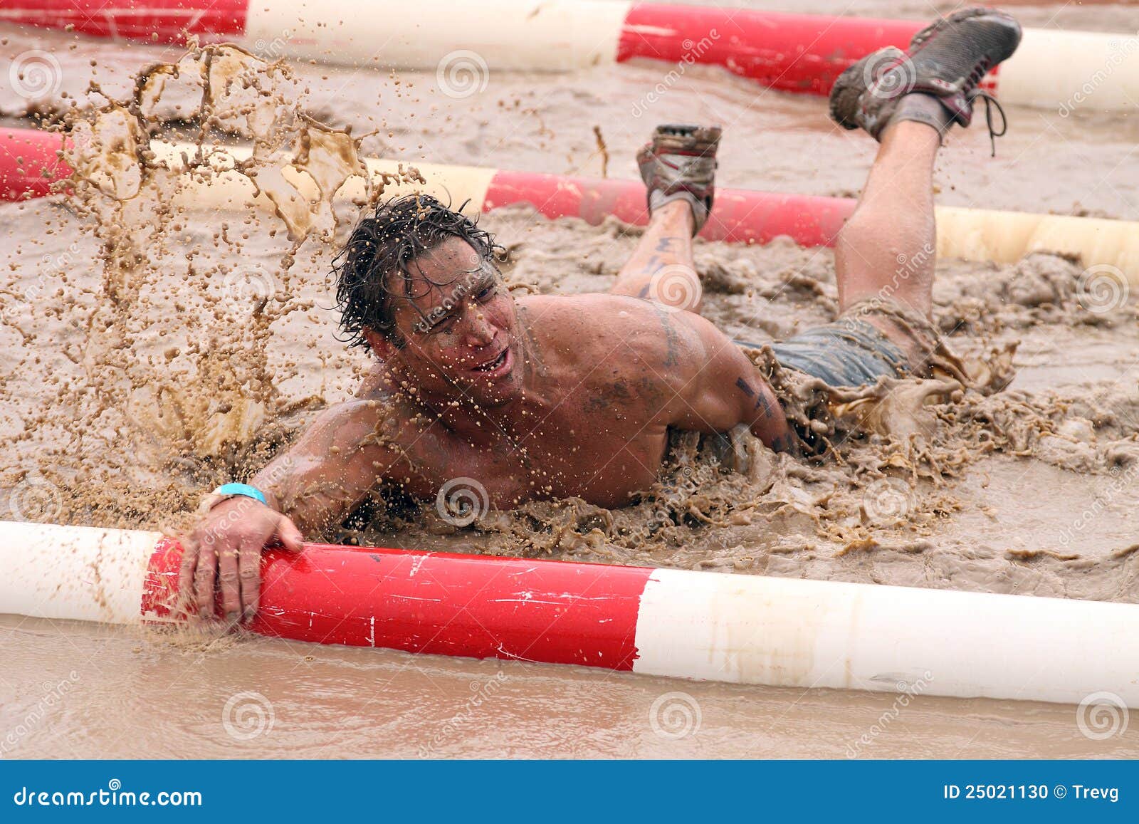 Rugged Maniac editorial image. Image of obstacle, maniac 25021130