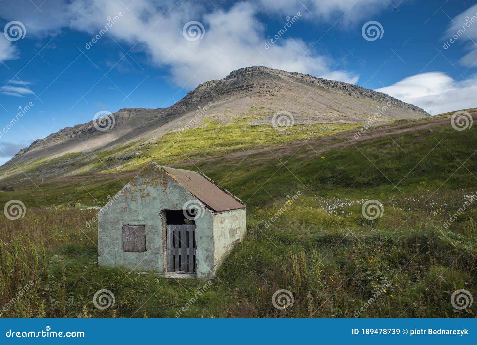 ruinÃâ¢ and abandoned building on iceland